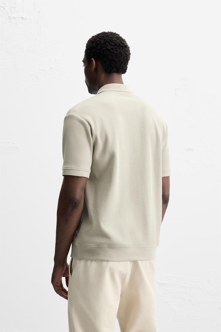 TEXTURED POLO